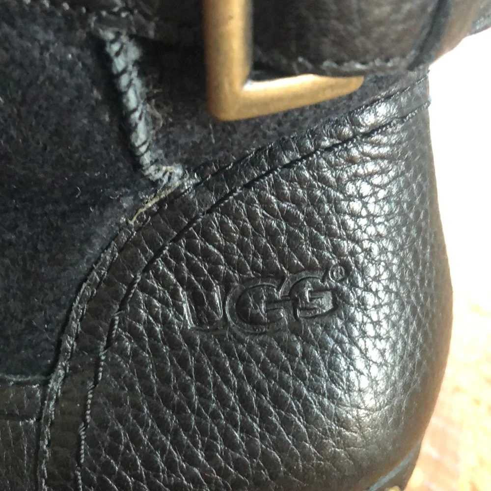 UGG stacked heel ankle boot size 7